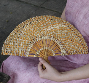 Éventail en jonc de mer naturel, tissé à la main au Vietnam, accessoire rafraîchissant, décoratif, rustique, idéal pour mariage, fête, cadeau - Product Image 4