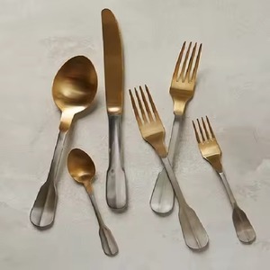 Collection élégante de couverts en acier inoxydable pour la présentation des aliments et l'excellence de l'hôtellerie - Product Image 2
