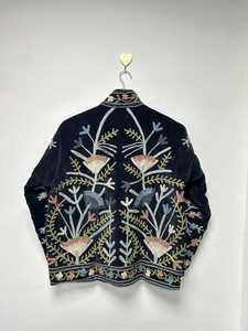 Chaqueta de terciopelo con bordado Suzani hecho a mano, chaqueta Suzani, ropa de invierno, abrigo para mujer, regalo para ella - Product Image 4