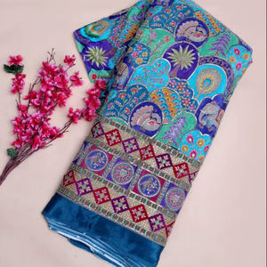 Tela Crepé Natural con Estampado Floral Turquesa y Verde Azulado, con Borde Ornamental Denso, para Confección de Prendas Étnicas Kurti - Product Image 1