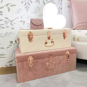 Ensemble de 2 coffres en tissu velours côtelé gris et bleu marine avec des finitions dorées brillantes pour une décoration de rangement luxueuse et tendance. - Product Image 5