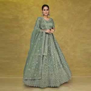 ชุดเลเฮนกาโชลีแบบยาวถึงพื้น ตกแต่งด้วยลายปักดอกไม้สวยงาม พร้อมขอบระบาย |   ชุดแต่งงานผู้หญิงสำหรับงานดิวาลี ป้องกันรอยยับ - Product Image 1