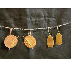 ต่างหูทองเหลืองทำมือคุณภาพพรีเมียม ดีไซน์เก๋สำหรับผู้หญิง ใช้ได้ทั้งประจำวันและงานกลางคืน ในราคาที่แข่งขันได้ - Product Image 2