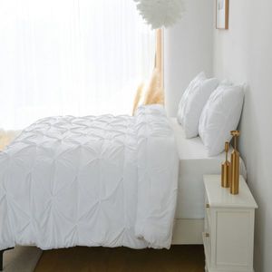 Set Copripiumino Alternativo al Piumino di Qualità Ospedaliera Super King con 2 Federe - Set Biancheria da Letto 3 Pezzi con Pregiato Lavoro Pintuck in Bianco - Product Image 4