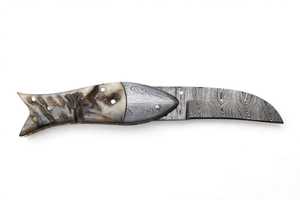 Couteau utilitaire pliant artisanal en acier Damas, à lame droite en forme de poisson, avec manche incrusté d'os, pour DIY et OEM - Product Image 3