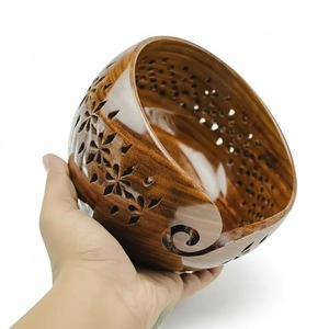 Cuenco de madera rústico para hilo, con diseño floral tallado, duradero, soporte para tejer a mano y ganchillo con recortes decorativos - Product Image 3