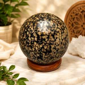 Sphère de cristal de scapolite naturelle, guérison par le reiki, écologique, faite à la main, décoration d'intérieur - Product Image 2
