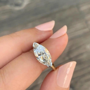 Bague Teardrop 2.00 CT en Moissanite taille Marquise en or jaune 14K, bague solitaire à griffes en V pour elle, bagues en or, OM GEMS - Product Image 2