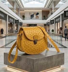 Sac bandoulière de luxe en cuir d'autruche avec fermeture à boucle, design vintage, doublure en cuir, porté main ou épaule, personnalisable - Product Image 1