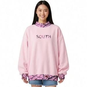 Sudadera Oversize Rosa Claro con Cuello Alto para Mujer, Diseño Gráfico Personalizado SOUTH, Ribete Camuflaje Rosa, Estilo Casual Holgado - Product Image 1