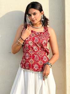Women Traditional White Red Embroidered Crepe <b>Top</b> With White Palazzo Set Floral Pattern Casual Wear Spring Summer India Pakistan - Product Image 3