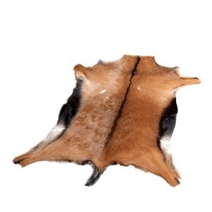 Matériau en cuir entier de chèvre avec fourrure intégrée de couleur barbe et peau de mouton - Product Image 1