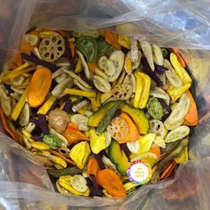 Chips de Vegetales Mixtos Crujientes Fritos al Vacío, Deshidratados, con Okra, Zanahoria, Batata y Calabaza, Snacks Altos en Fibra - Product Image 2