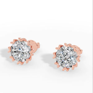 Élégantes boucles d'oreilles clous en diamant de laboratoire taille brillant ronde à griffes, en or 14K, bijoux fins de luxe, fournisseur en gros - Product Image 1