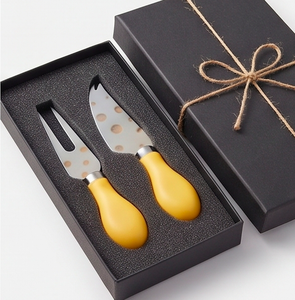 Couteau à fromage avec une belle poignée jaune, élégant couverts en acier inoxydable, parfait pour la salle à manger, la cuisine, le service et les fêtes - Product Image 6