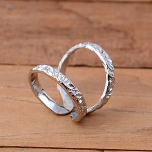 Bague ajustable minimaliste en argent sterling gravée de motifs floraux faite à la main, style bohème, bijou thérapeutique pour phalange, idéale pour les fêtes - Product Image 4