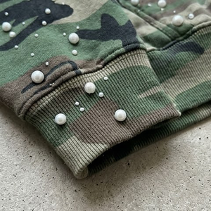 Sweat-shirt à capuche camouflage pour homme avec détails en strass, coupe classique, vêtements décontractés pour l'hiver - Product Image 2