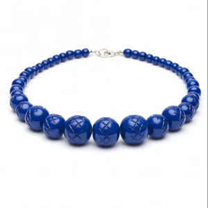 Collier de perles en résine sculptées, bijoux avec motif gravé, style de conception personnalisé - Product Image 1