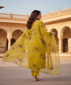 Ensemble Kurta en Rayonne Jaune Vintage à Séchage Rapide pour Femme, Tenue Ethnique Indienne et Pakistanaise avec Dupatta, Coupe Classique 85900 SAHAJANAND - Product Image 3