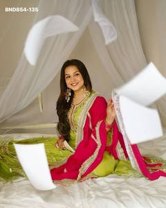 Conjunto de Kurti y Dupatta con corte acampanado en Faux Georgette con bordado de hilo y lentejuelas, para uso ocasional, a precio de mayorista. - Product Image 3