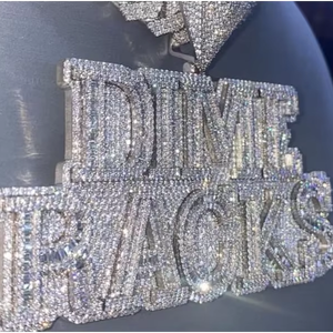 จี้ห้อยคอแบบบาแกตต์ประดับเพชรโมอิสซาไนต์ ตัวอักษรตามสั่ง พร้อมหมายเลข  สร้อยคอฮิปฮอป  สำหรับผู้หญิงและผู้ชาย - Product Image 1