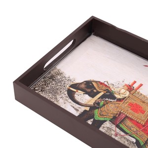 Bandeja de Servir Contemporánea de MDF, Bandeja Decorativa con Acabado de Madera para Servir Alimentos en el Hogar y la Cocina - Product Image 1