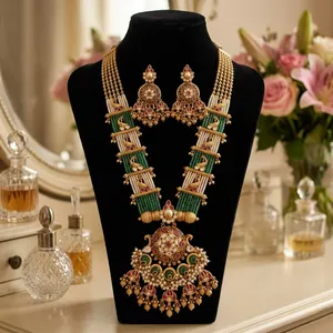 Ensemble collier et boucles d'oreilles classiques en laiton plaqué or de haute qualité avec moissanite, pour mariages et occasions spéciales, pour femmes - Product Image 1