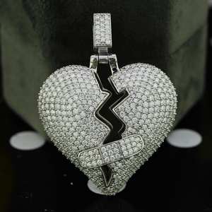 Pendentif Cœur Brisé en Moissanite VVS, Pendentif en Argent Sterling 925, Bijoux HipHop Iced Out, Pendentif de Luxe pour Amoureux, Pendentif Cœur Bling - Product Image 1