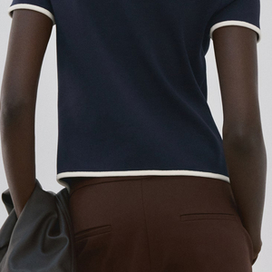 T-shirt chic pour femme à manches courtes, design de haute qualité, couleur unie et fermeture boutonnée / Coupe tendance pour la vente en gros - Product Image 6