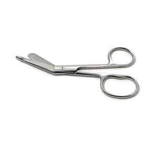 Tijeras para Vendajes RSI SA-0163er de 5.5 Pulgadas, Acero Inoxidable, Operación Manual, Reutilizables, Clase II, Instrumento de Primeros Auxilios, Juego con Certificación CE - Product Image 4