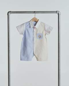 Jeno ชุดเสื้อผ้าเด็กผู้ชายชุดบอดี้สูทผ้าฝ้าย100% ปักแขนสั้นผ้าอ๊อกซ์ฟอร์ดจัมพ์สูทลายสีสำหรับเด็กอายุ6เดือนขึ้นไป - Product Image 1