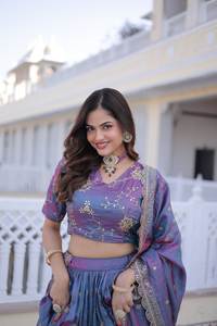 Conjunto de Lehenga Choli de Seda Royal Aura con Bordado Pesado de Zari y Lentejuelas - Product Image 5