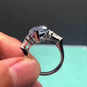 Anillo de Compromiso de Tres Piedras con Diamante Azul Marquesa de 9 Quilates, Cultivado en Laboratorio, Certificado por IGI, Oro Amarillo de 14K, VS+, Anillo de Promesa - Product Image 2
