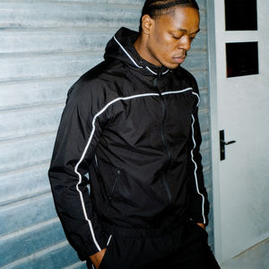 ผู้ผลิต ODM ชุดวอร์มฤดูหนาวแบบ 2 ชิ้น ชุดออกกำลังกายสะท้อนแสง ชุดวิ่งกีฬา เสื้อกันลมไนลอน กางเกงจ็อกเกอร์สำหรับผู้ชาย - Product Image 2