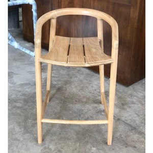 Chaise de bar moderne en teck massif avec accoudoirs courbes, finition naturelle, tabouret haut pour comptoir de cuisine, café, restaurant, mobilier - Product Image 2