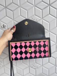 Cartera de Mujer de Cuero Genuino de Alta Calidad, Hecha a Mano, con Diseño de Cuadros Blancos, Estilo Vintage, para Teléfono - Product Image 3