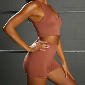Ensemble de yoga grande taille OEM pour femme - Couleur unie, design froncé sur les fesses, 2 pièces sans couture pour l'entraînement et le fitness - Product Image 4