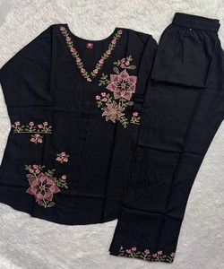 <b>Women</b> Black <b>Kurta</b> Set With Floral Embroidery Loose Fit Casual Wear India Pakistan Style Cotton Traditional 86775 DIVA-176 - Product Image 4