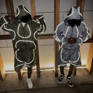 Conjunto deportivo personalizado para hombre, impermeable, reflectante, con cremallera, chaqueta cortavientos de poliéster y nailon, y pantalones cortos de alta calidad. - Product Image 1