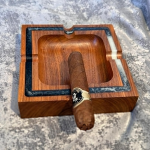 Cenicero de Madera Vintage con Tapa, Hecho a Mano, Regalo para Fumadores - Product Image 1