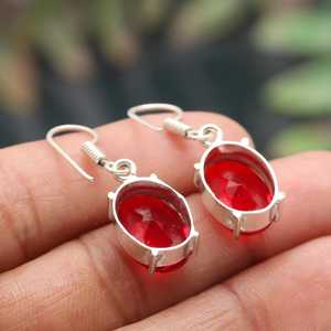 Pendientes de Plata de Ley 925 con Granate de Mozambique, Color Rojo, Forma Ovalada, Gema Solitaria - Product Image 4