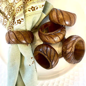 Rond de serviette en bois élégant rond sculpté design accessoires de salle à manger pour les paramètres de décoration de table à la maison de fête de mariage - Product Image 1