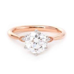 Anillo de compromiso de diamante de laboratorio redondo brillante de 1.5 ct con certificación IGI al por mayor, estilo vintage de oro rosa de 14K con engaste Milgrain - Product Image 2