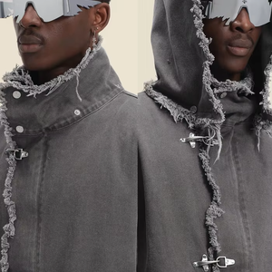 แจ็คเก็ตคาร์โก้สไตล์วินเทจผ้ายีนส์ฟอกทรายปะติดปะต่อสำหรับผู้ชาย มีฮู้ดถอดได้ ขอบเสื้อฉีกขาด สไตล์ฮิปฮอป ปักโลโก้ด้านหน้า - Product Image 4