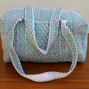 Floral Pattern Duffel <b>Bag</b> Large Capacity Zipper Closure Travel Weekender Style Textile Material Green Red White Print - Product Image 1