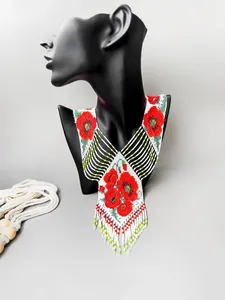 Collier tendance aux coquelicots rouges, bijoux pour les amoureux de la nature, cadeau pour la fête des mères, collier hippie bohème en perles de rocaille - Product Image 1