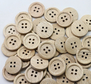 Botones de Madera Personalizables de 2 y 4 Agujeros para Ropa, Bolsos y Zapatos, con Logotipo o Patrón Grabado Personalizado - Product Image 1