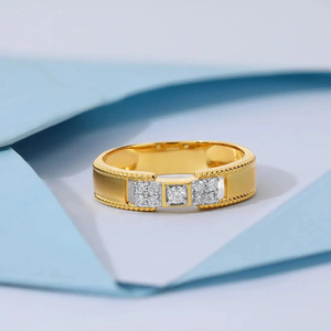 แหวนทองขอบเชือกประดับเพชรสามเหลี่ยม - Product Image 3