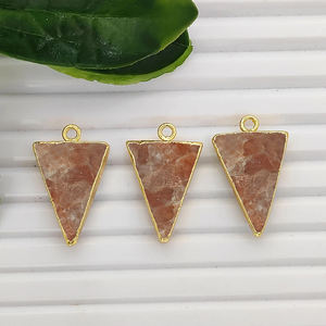 Pendentif en Pierre de Lune Arc-en-ciel Électroplaqué Forme Triangle 20x15mm Plaqué Or Fait Main pour Fabrication de Bijoux Connecteur en Tranche - Product Image 3