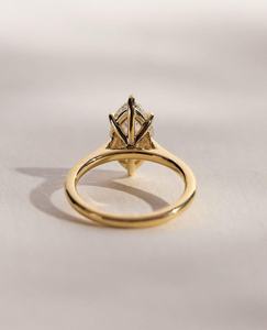 แหวนหมั้นเพชรโมอิสซาไนต์ทรงมาร์คีส์ เงินแท้ 925 ชุบทองคำขาว ประดับแบบหนามเตย - Product Image 4